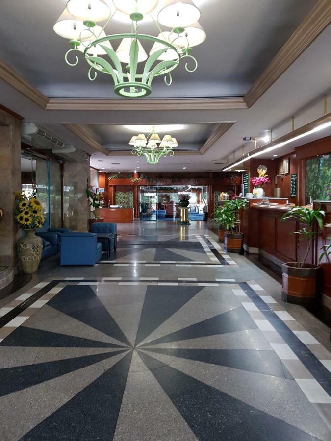 The Park Hotel Sukhumvit 7 Bangkok Ngoại thất bức ảnh